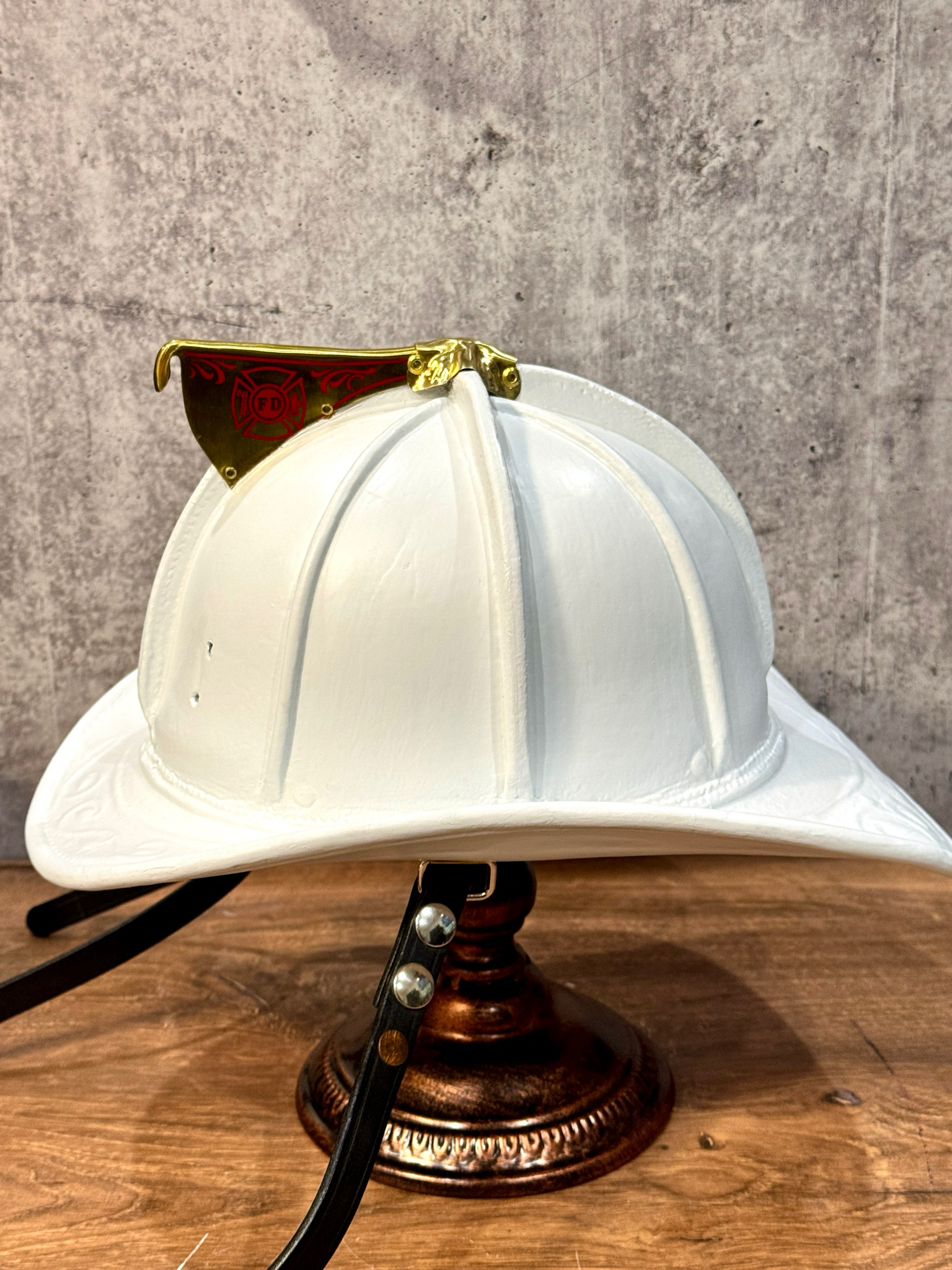 WC-Vintage Shield Hoder