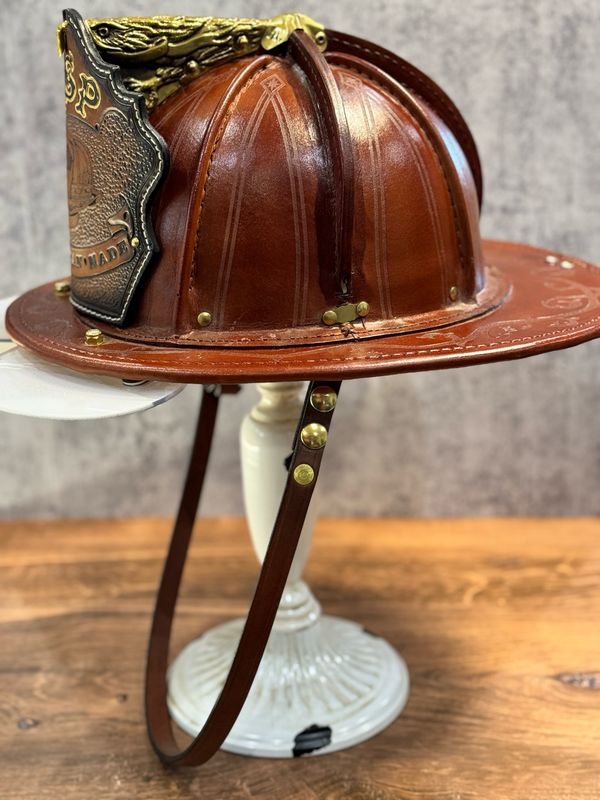 WCLCSNATNQR- Natural Brown Leather Chinstrap With Brass Snaps And  No Quick Release.