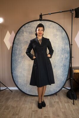 Zweireihiger, taillierter Wollmantel Tori