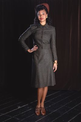 Karen, kurze Jacke im Stil der 40er aus Wolle Karen, kurze Jacke im Stil der 40er aus Wolle