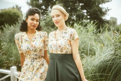 2 Sommerkleider im Stil der 40er Jahre