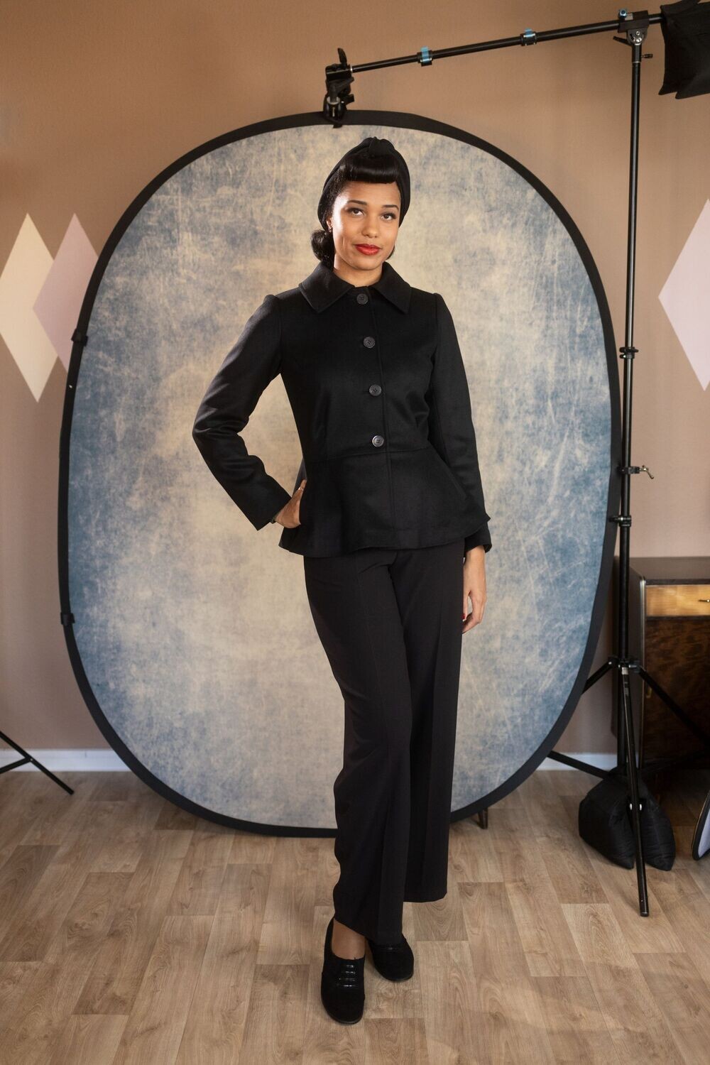 Dana, Winterjacke im Stil der 40er mit Reverskragen Dana, Winterjacke im Stil der 40er mit Reverskragen