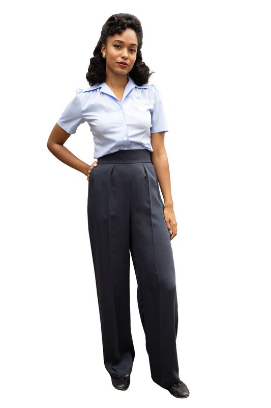 Ashley, Baumwollbluse im Stil der 40er Jahre Bluse Ashley – 40er Jahre Vintage Bluse aus Baumwolle, tailliert mit elegantem Kragen, handgefertigt in Berlin