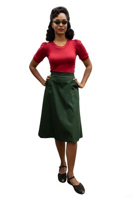 Shirt „Diana“ – tailliertes 40er-Jahre Vintage Shirt, Viskosejersey Tailliertes Shirt aus Viskosejersey mit Puffärmeln und rundem Ausschnitt, handgefertigt in Berlin