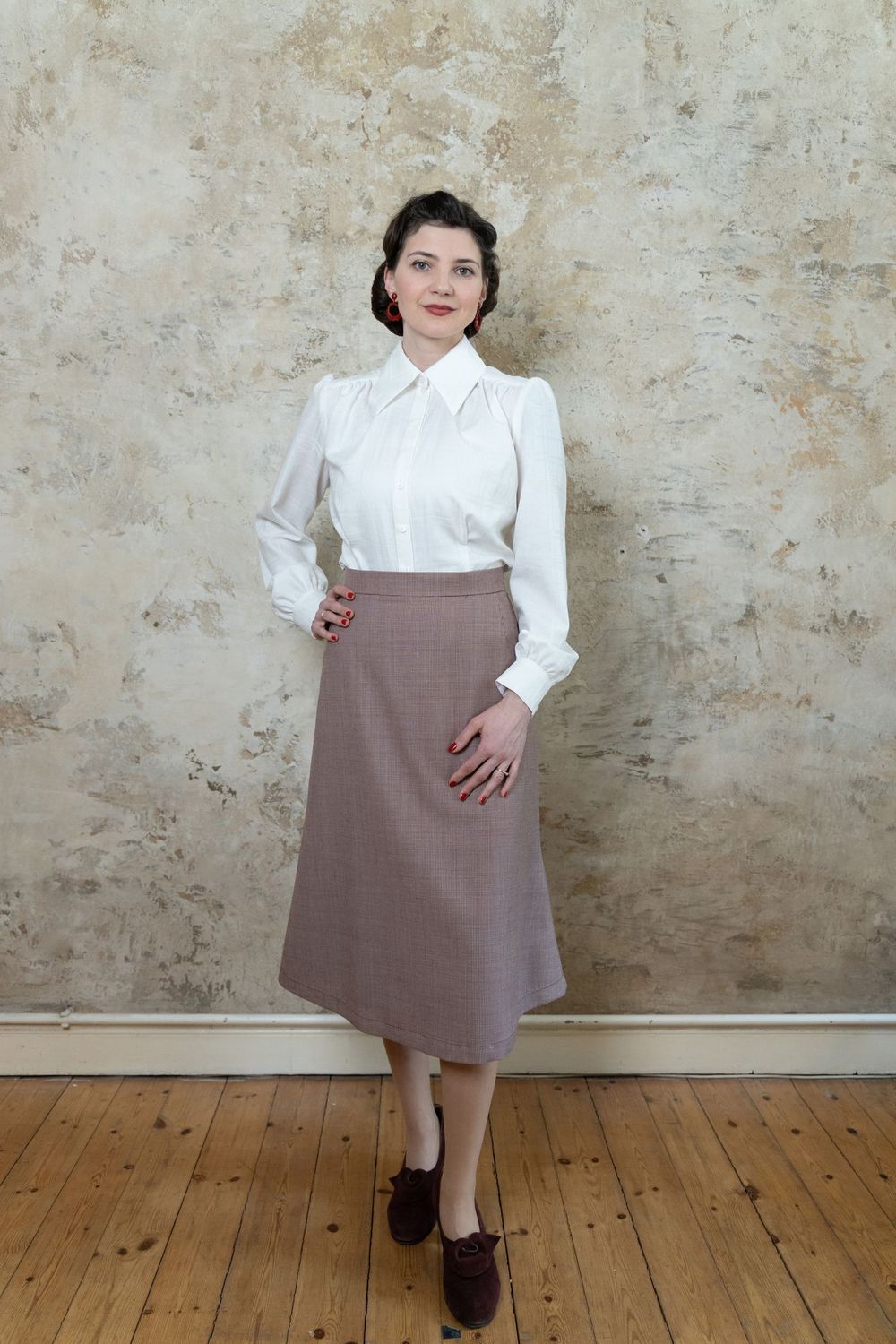 Doreen, langärmelige Bluse im Stil der 40er Jahre Vintage-Bluse „Doreen" im 40er-Jahre-Stil kombiniert mit Rock, Vorderansicht