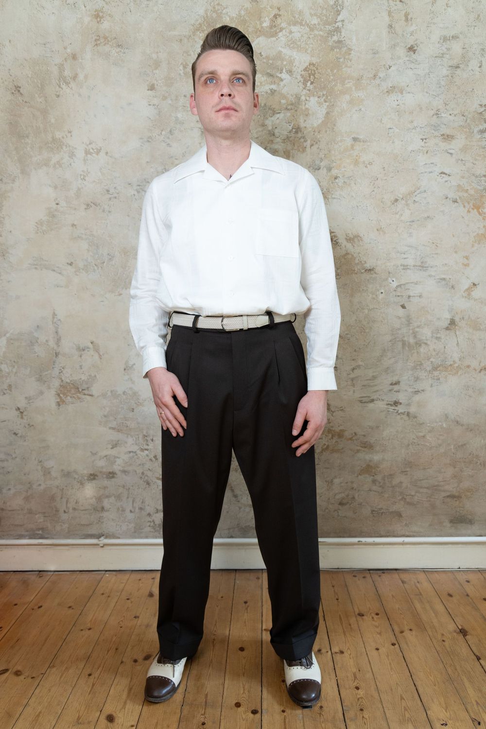 Herrenhose James – 50er Jahre Vintage Hose aus Schurwolle mit Aufschlag Vintage-Herrenhose „James" kombiniert mit Hemd „Harry", Vorderansicht