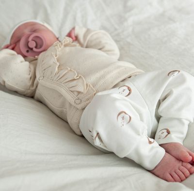 Newborn overslag shirtje ruffel ajour beige naturel