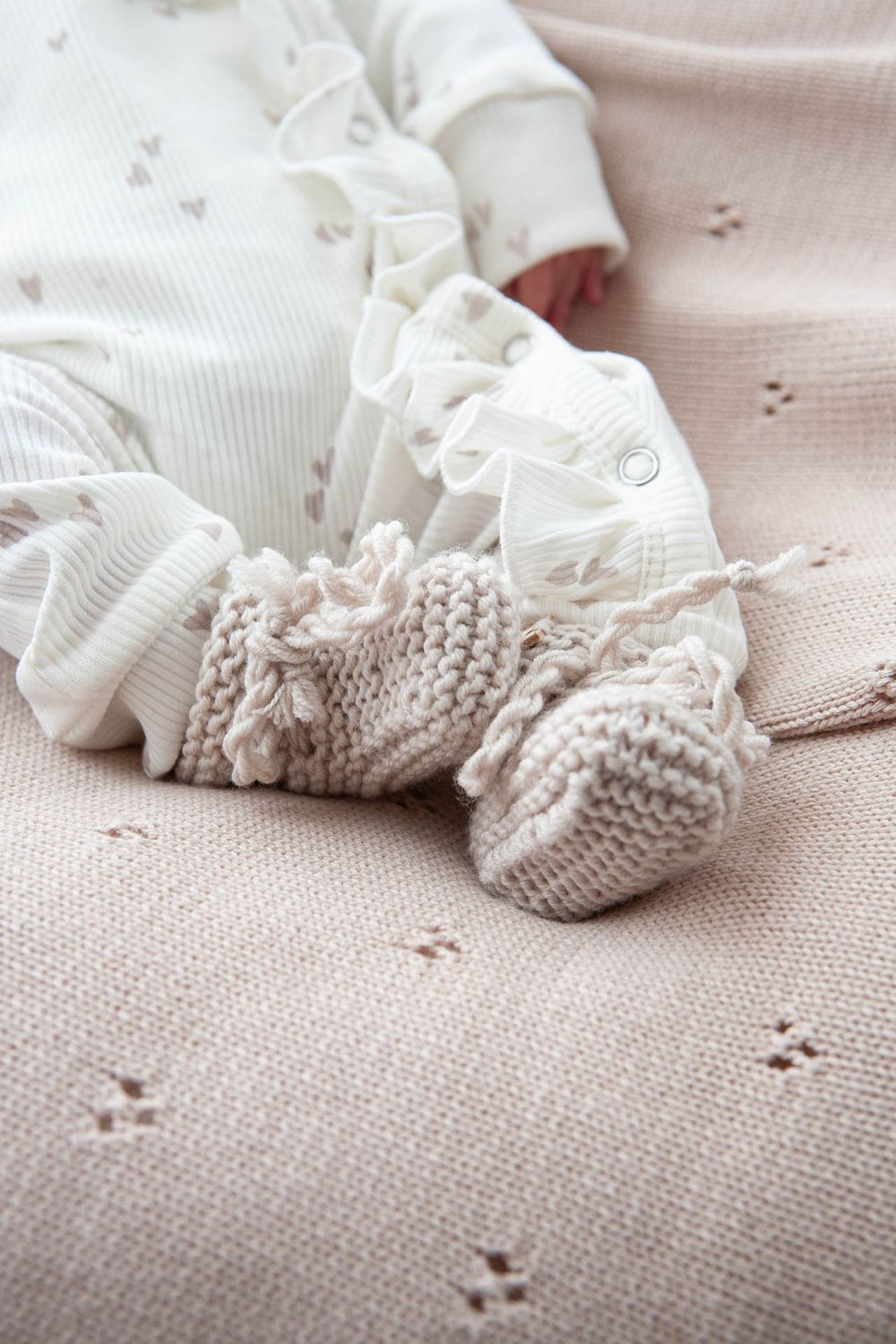 Playsuit ruffel baby rib ecru hearts