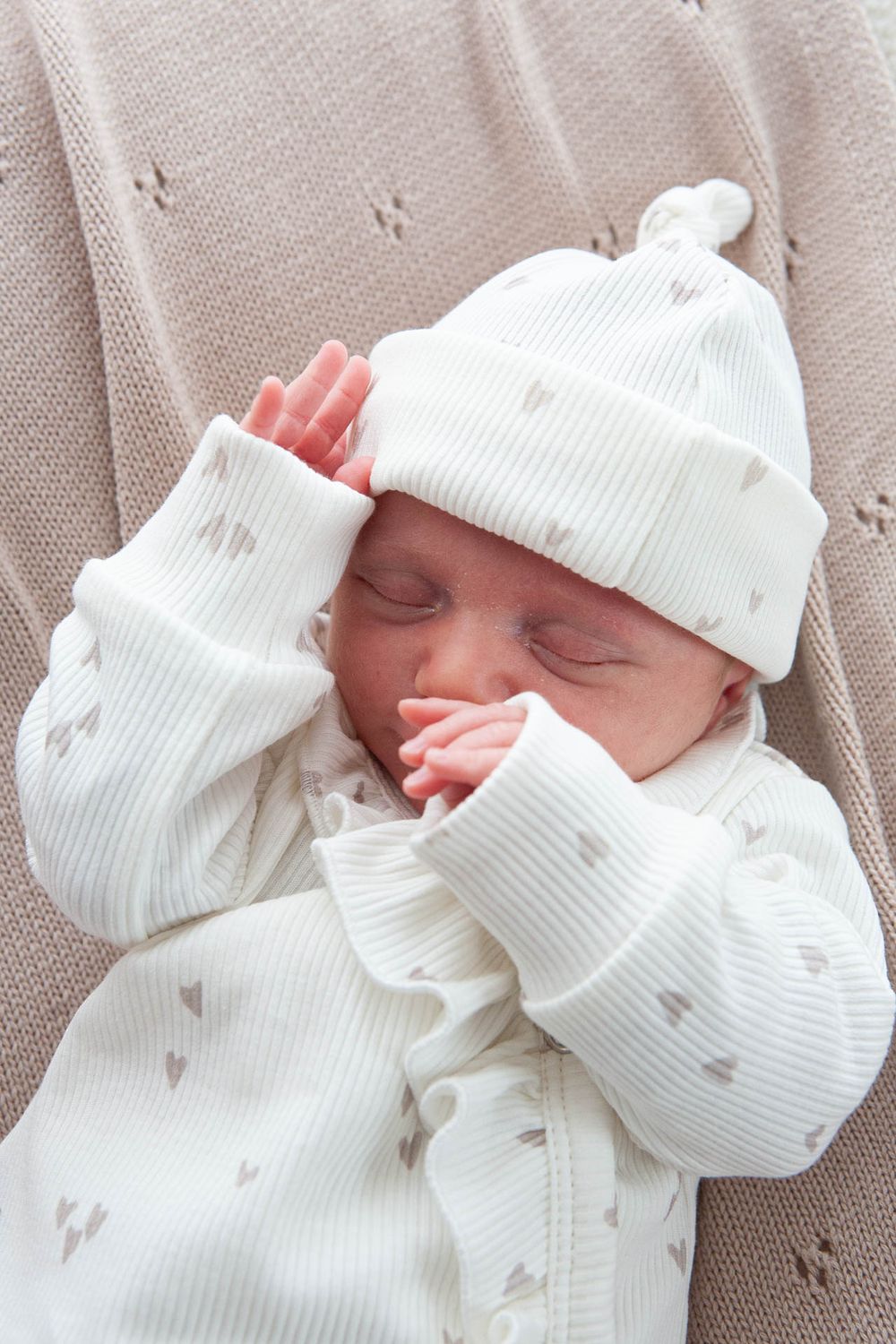 Mütze Baby-Rippe ecru Herzen