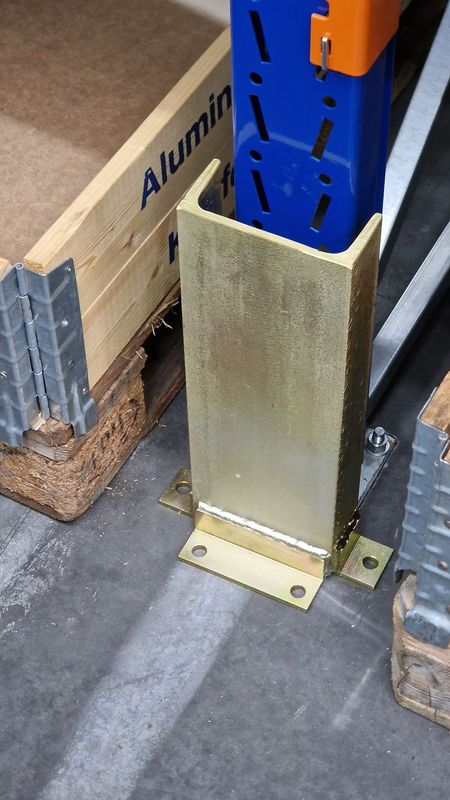 Regalanfahrschutz Mittelpfosten
