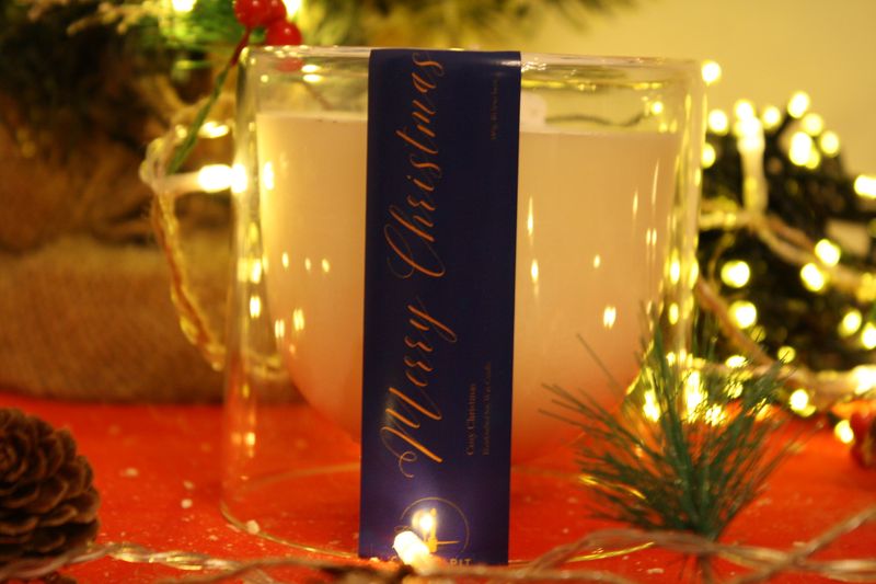 Cosy Christmas Luxury Candle with a plantable dust cover. 🎄