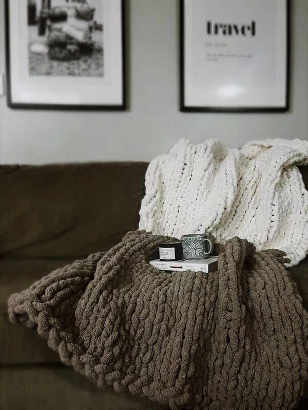TWO-TONE CHUNKY KNIT