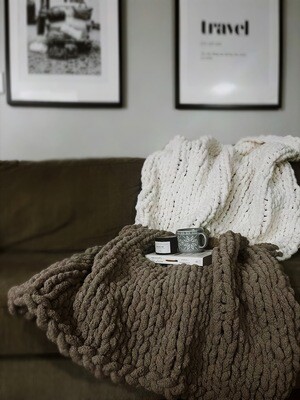 TWO-TONE CHUNKY KNIT