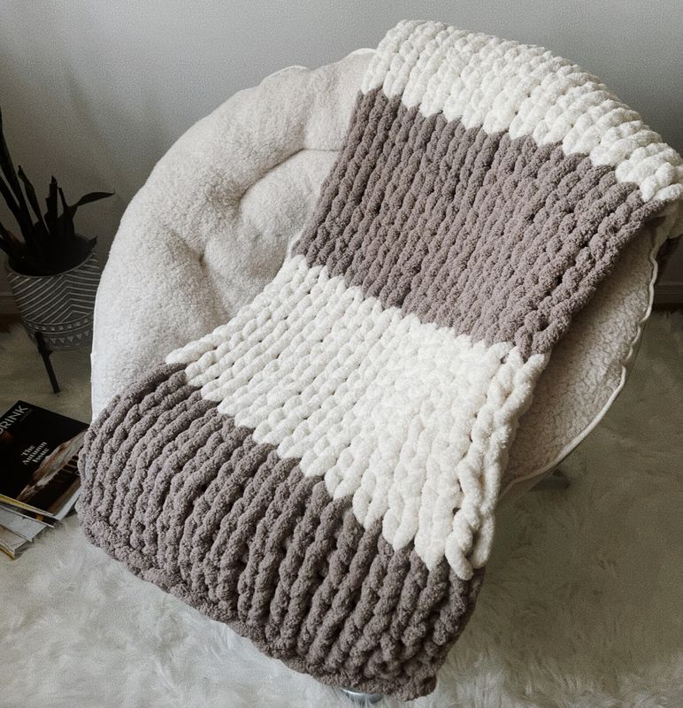 THICK STRIPED CHUNKY KNIT
