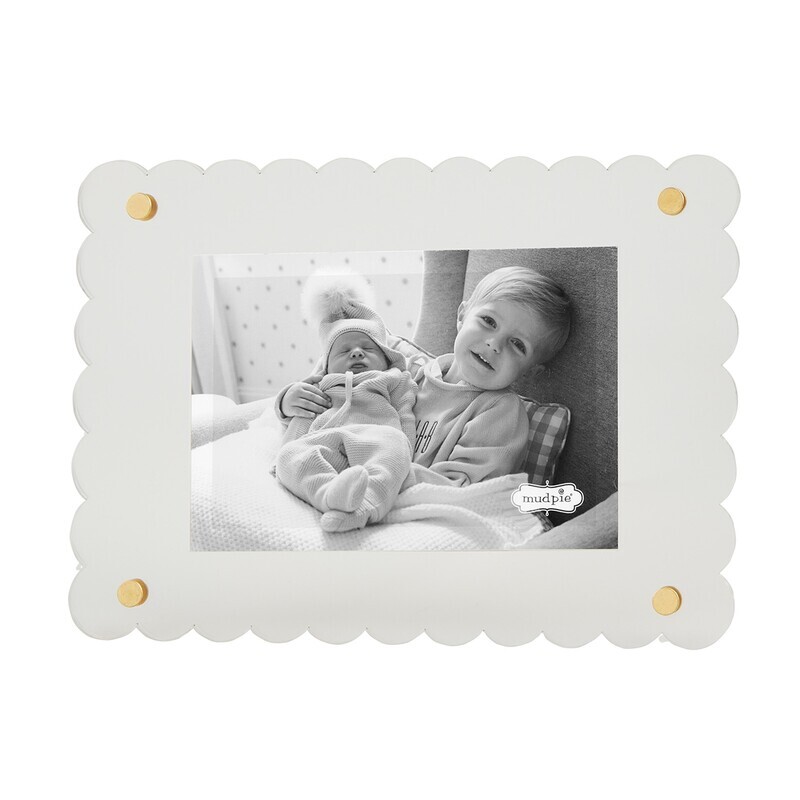 Scalloped Acrylic Frame Clear 4x6