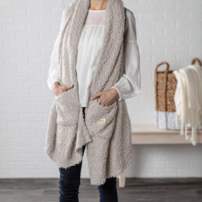Giving Shawl Taupe