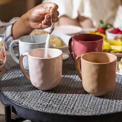 Tea Cups and Coffee Mugs
