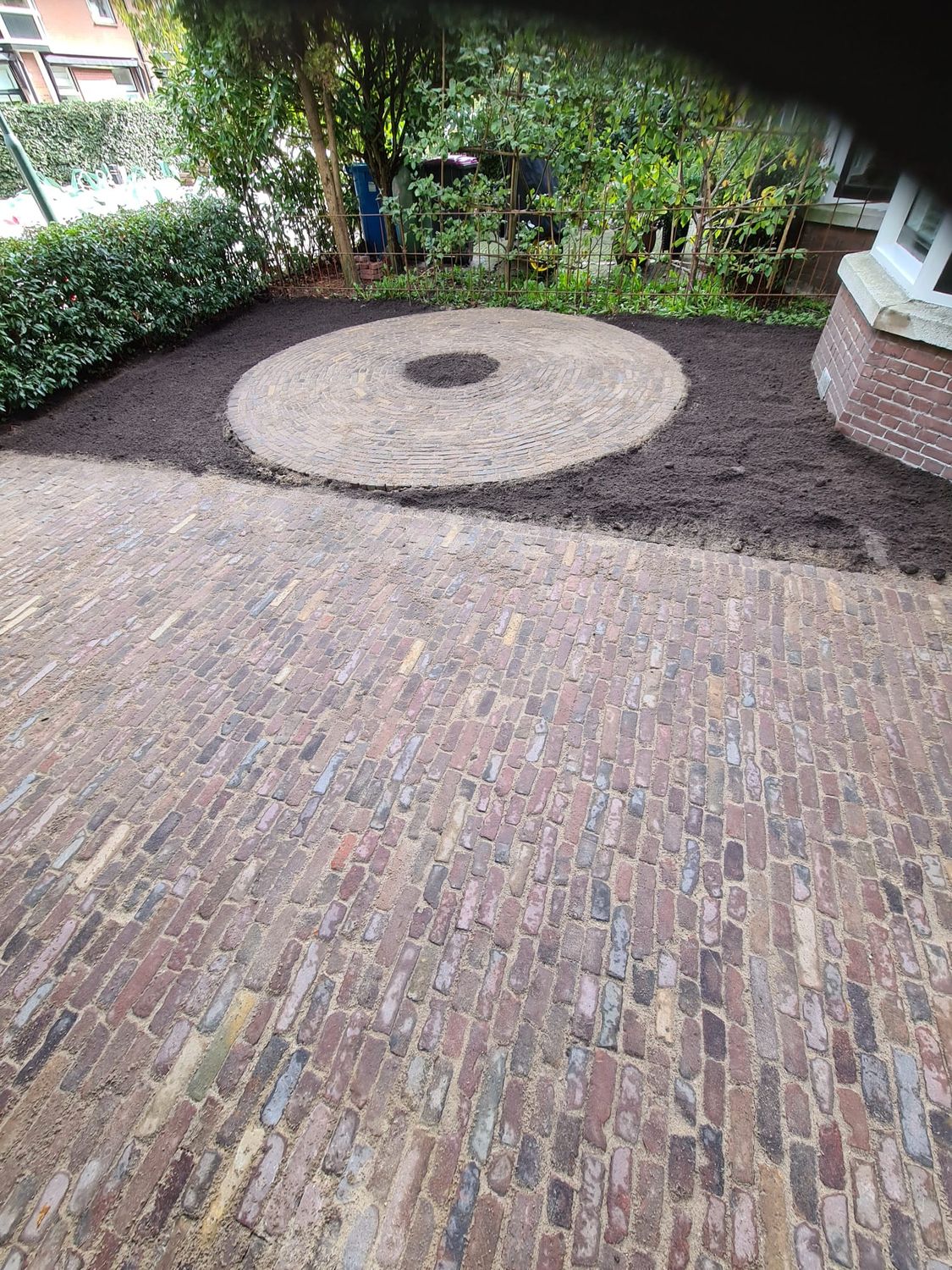 Oude Waaltjes rood/ paars brons genuanceerd.