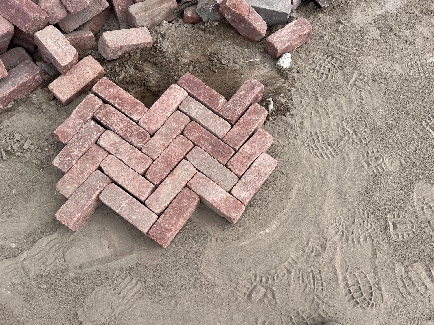 Oude dikformaat rood op pallets