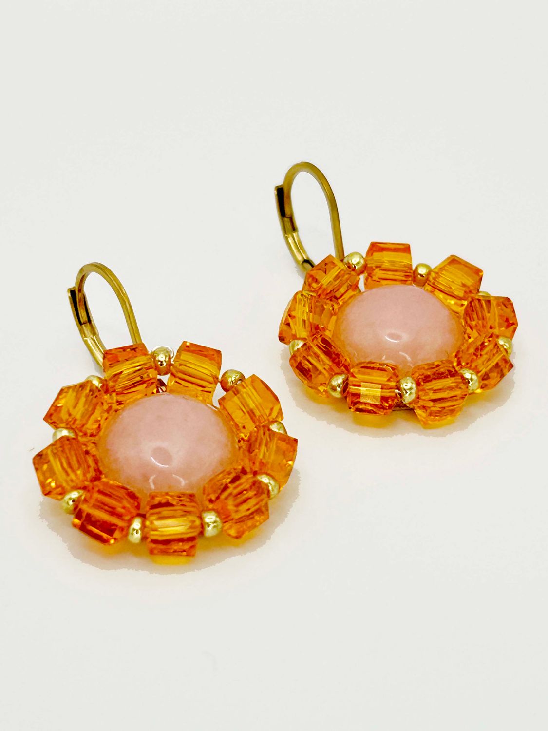 Lulua, gold colored stainless steel ear hook with pink naturel stone.