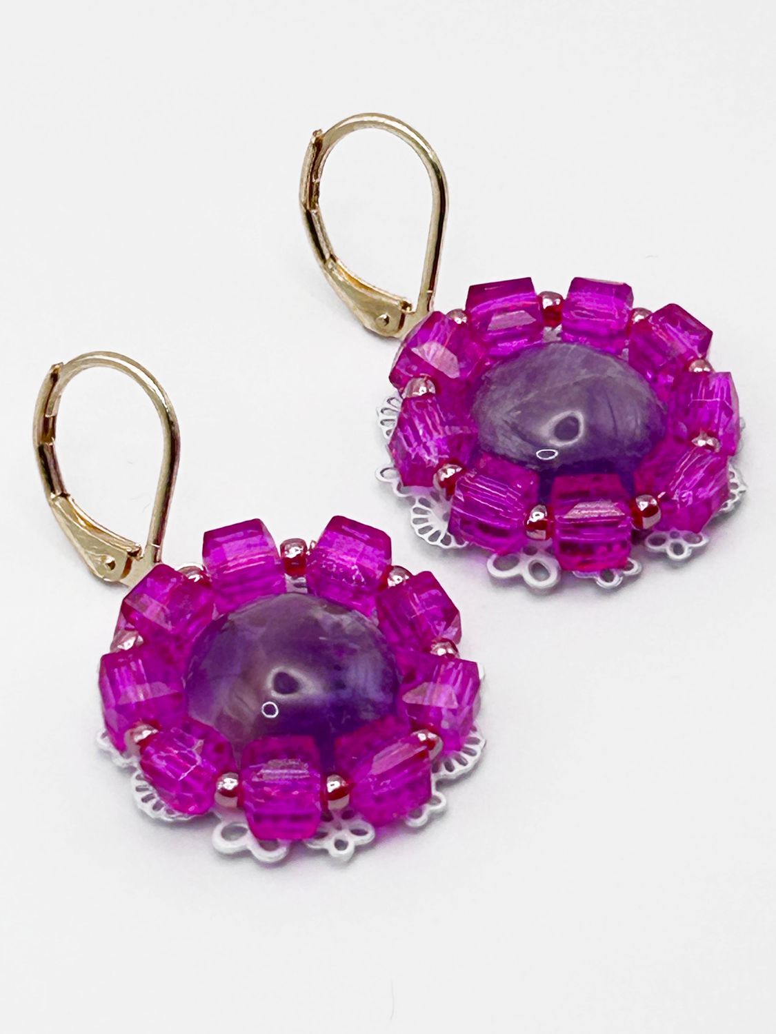 Lulua, gold colored stainless steel ear hook with Amethyst.