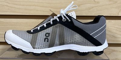 On Cloud Womens Sz 6.5 BLK/WH