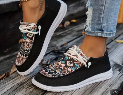 Wmn Aztec Blk Slip On Sz 10