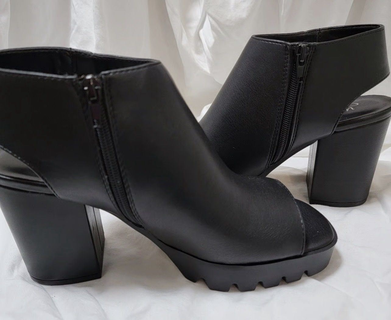 POP Black Smooth PU Size 7 1/2