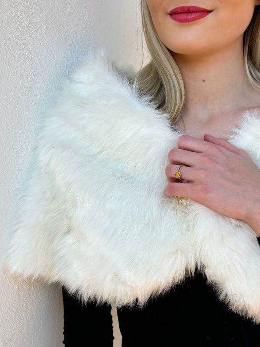Throwover Fauxfur Shawl (Off-White), Size: Rental Fee