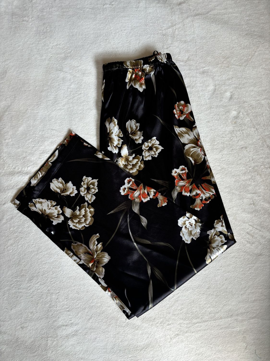 Pajamas Floral 3/4 Length Pants (Black with Florals)