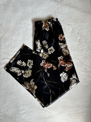 Pajamas Floral 3/4 Length Pants (Black with Florals)