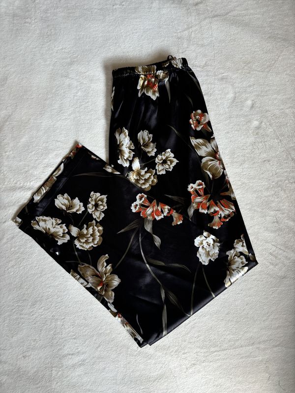 Pajamas Floral 3/4 Length Pants (Black with Florals)