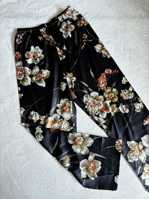 Pajamas Floral 3/4 Length Pants (Black with Florals)