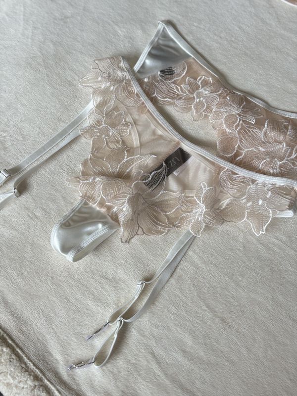 Lingerie Lace Bottom Undies 2pcs G-String with Garter (Whites &amp; Nudes)