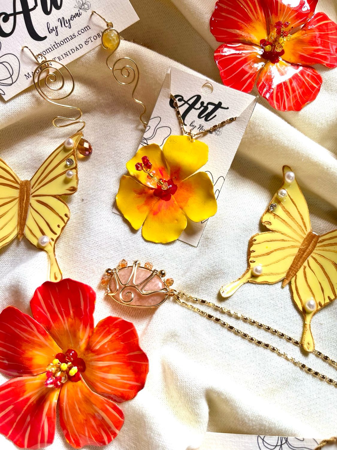 Bright Hibiscus Necklace 