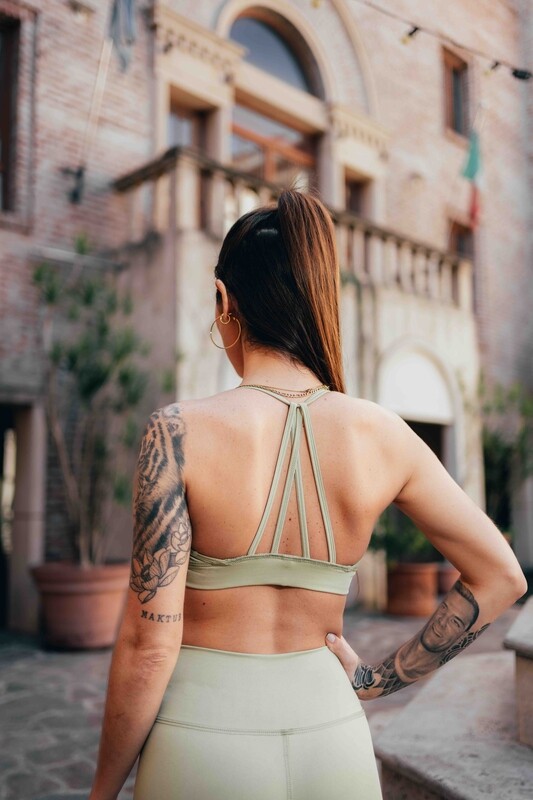 TOP MINIMAL OLIVE