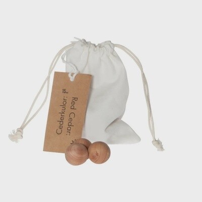 IRIS HANTVERK Cedarballs in cotton bag