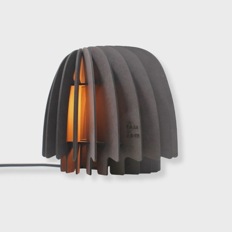 VAN TJALLE &amp; JASPER Toad Tafellamp Black