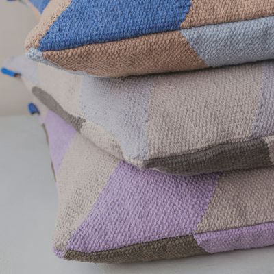 METTE DITMER Across Kelim kussenhoes light grey