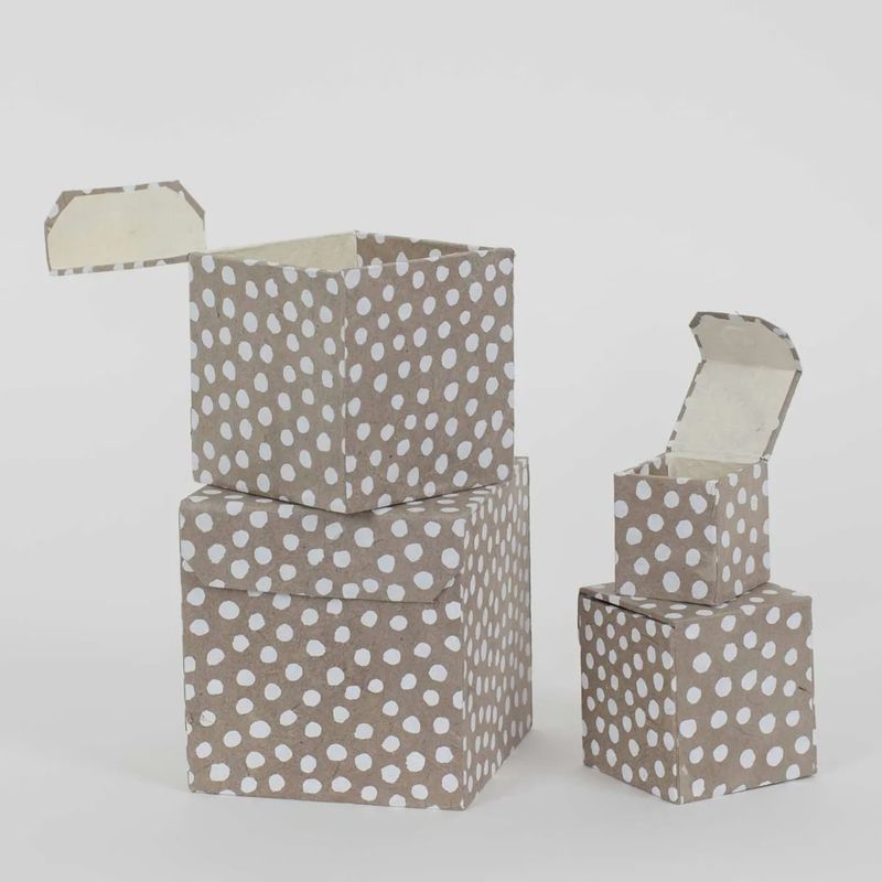 A WORLD OF CRAFT box Dotted beige/white set van 4