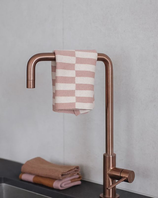 LITTLE OTJA vaatdoek stripped blush