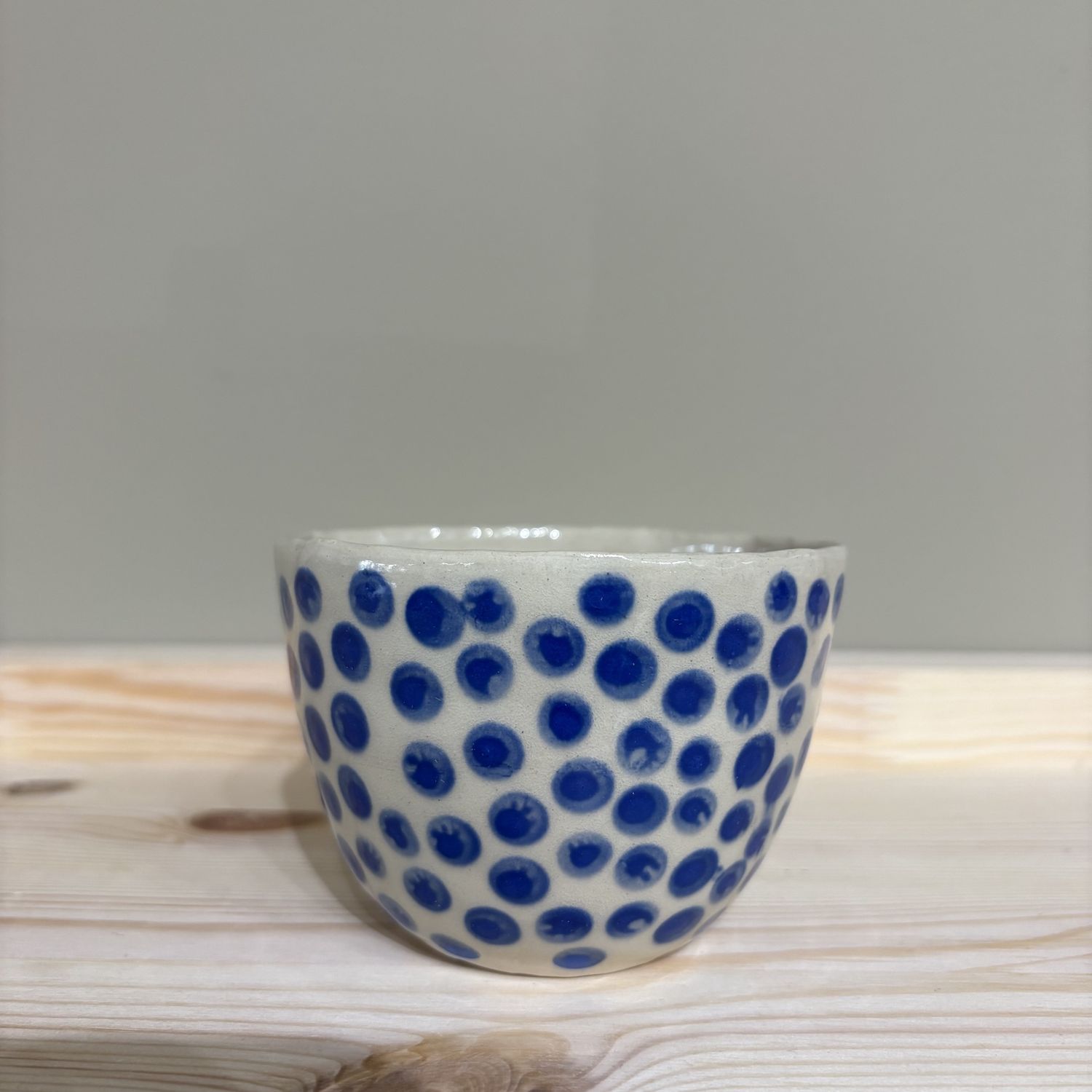 MARGRIET KERAMIEK mok blauw gestipt