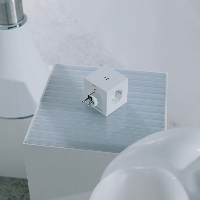 AVOLT Square 2 wandstekker Opal White