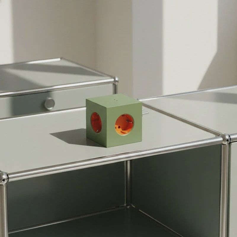 AVOLT Square 2 Bauhaus wandstekker  Gecko Bloom