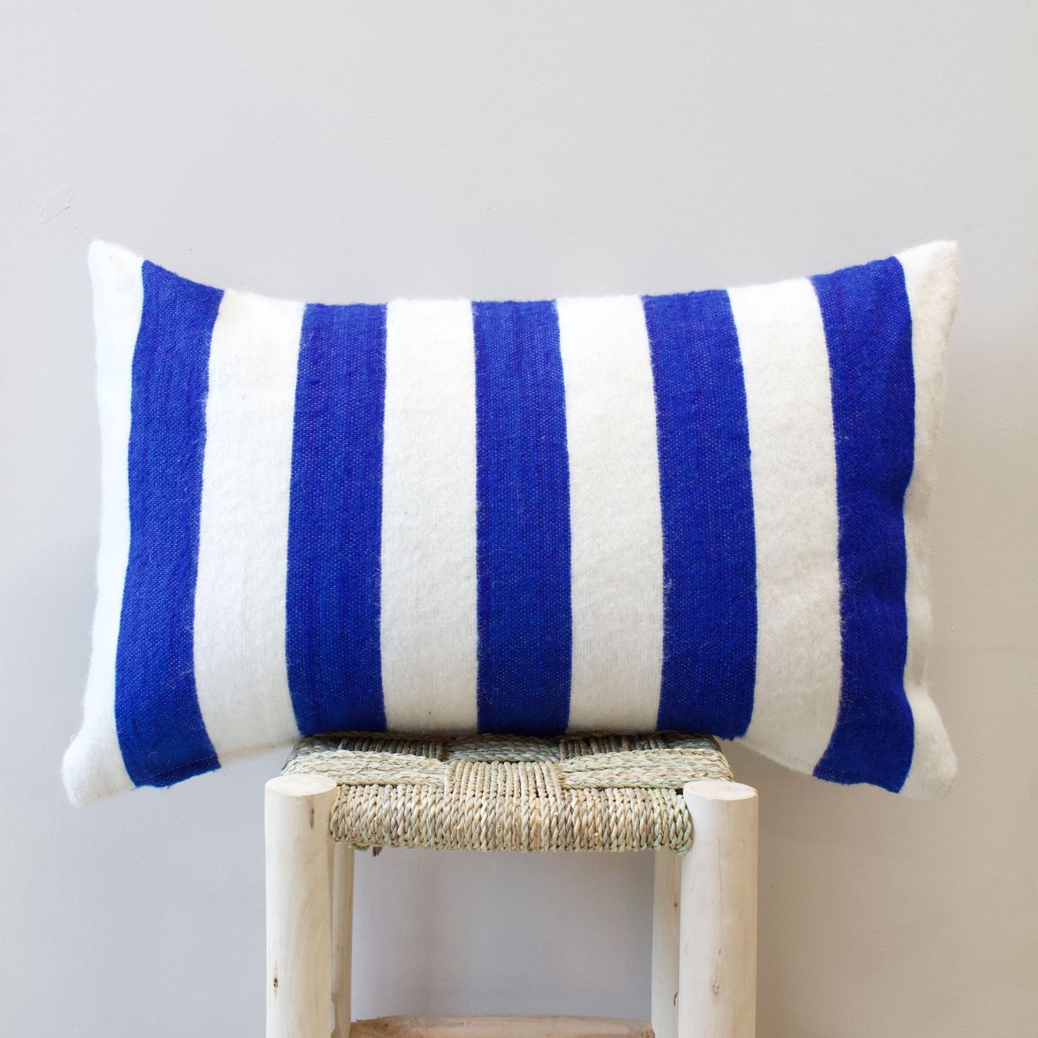 HH Kussen wol blue big stripes