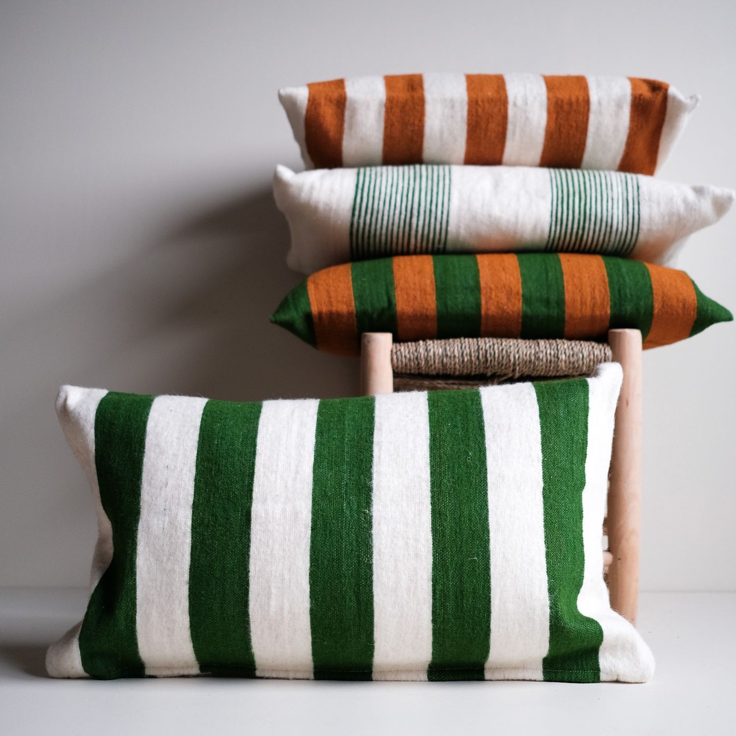 HH Kussen wol green big stripes