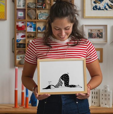 HELEN B Poster Battery Low A4