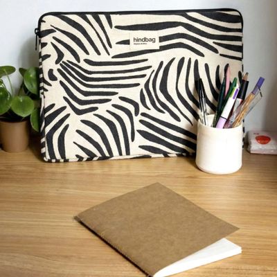 HINDBAG Ava Laptophoes zebra off-white