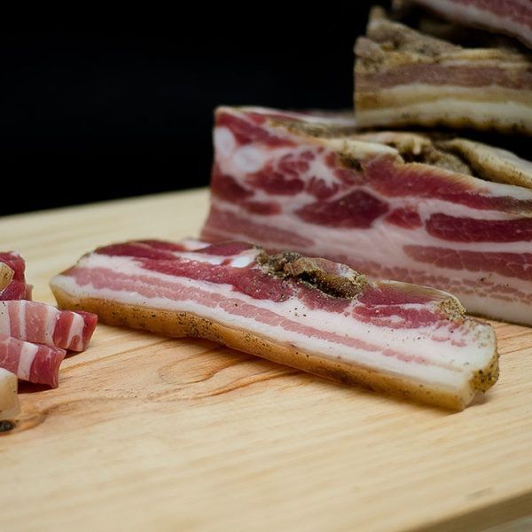 Poitrine tranchée salée