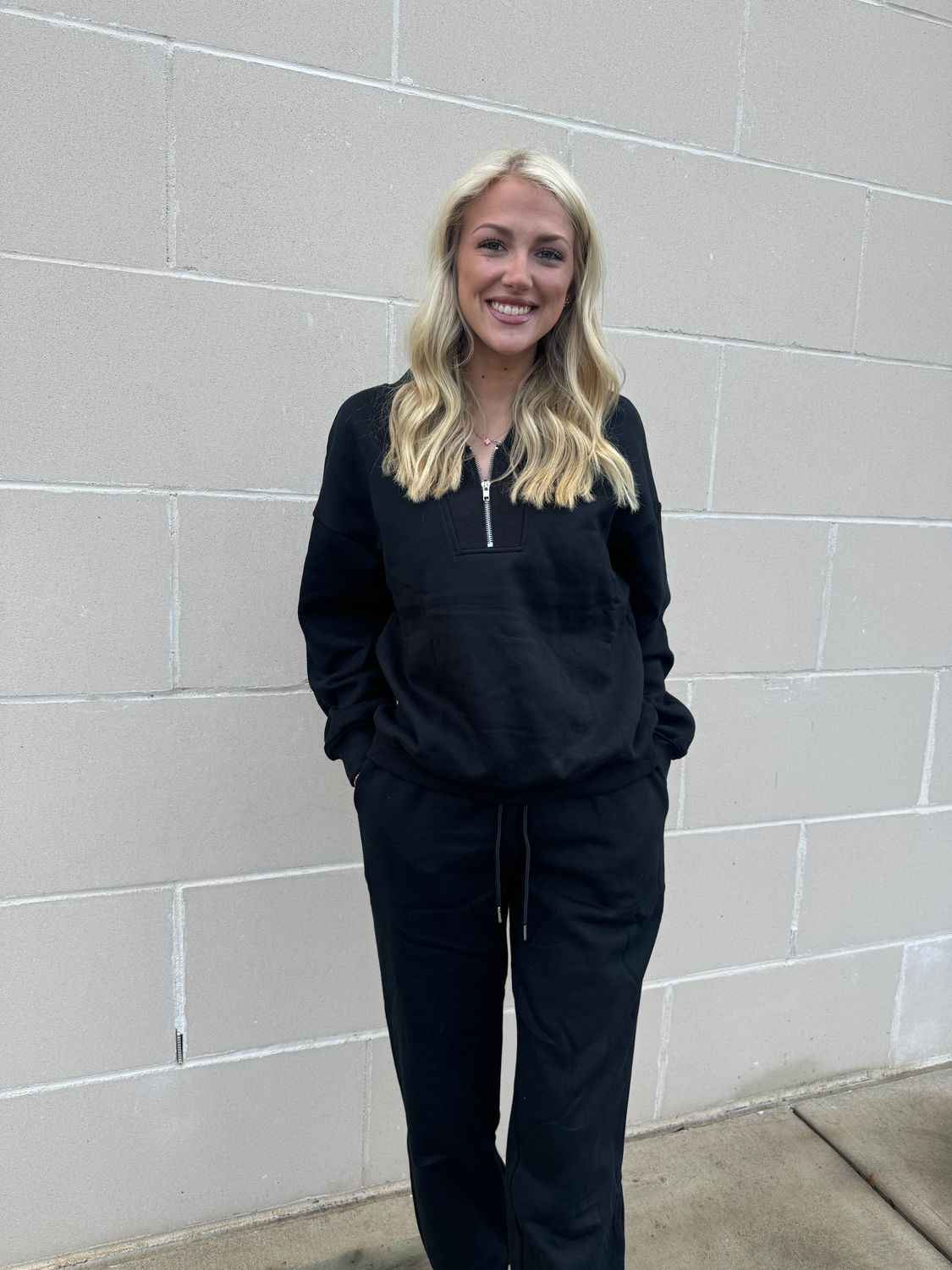 Olivia Sweatset-Jet Black